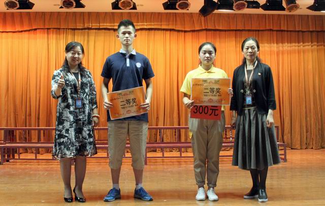 調(diào)整大小 11、蘇曉紅主任和張榮霞主任給獲得二等獎的代表隊頒獎.jpg