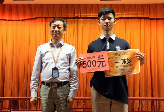 調(diào)整大小 10、吳良照書記給獲得一等獎的代表隊頒獎.jpg